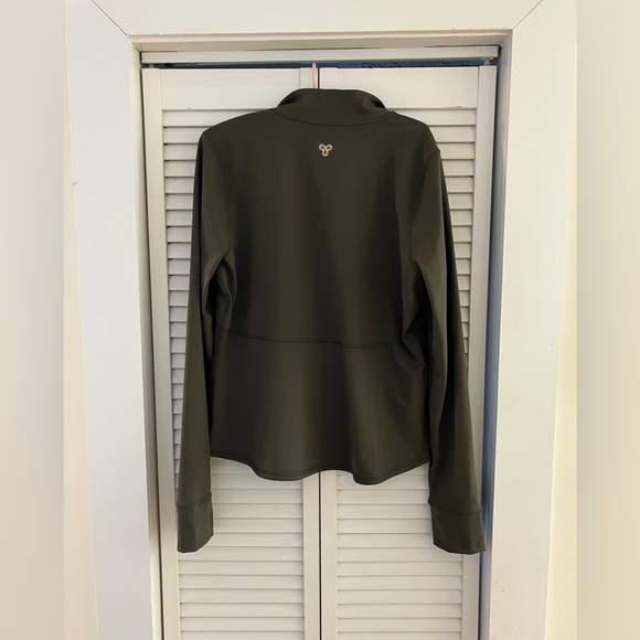 Aritzia Golden Heatform Relay Zip-Up in Dark Olive - Picture 6 of 10